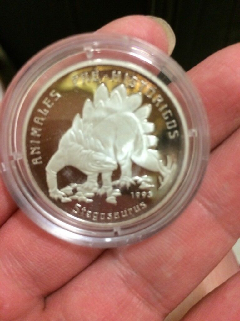 Read more about the article 1993 guinea-bissau stegosaurus 10000pesos proof silver coin