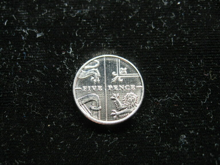 Read more about the article tiny old world foreign coin GREAT BRITAIN 5 pence 2014 KM1109d “Lion” (437)