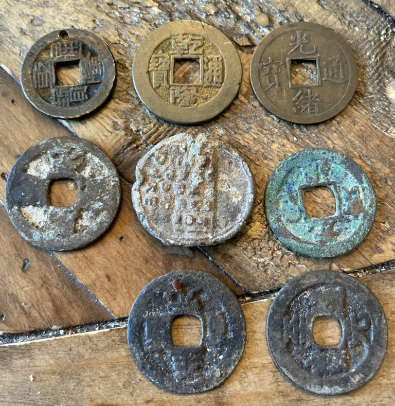 Read more about the article Lot of 7 Old Chinese Bronze Coins China Dynasty Antique Currency Cash and roman