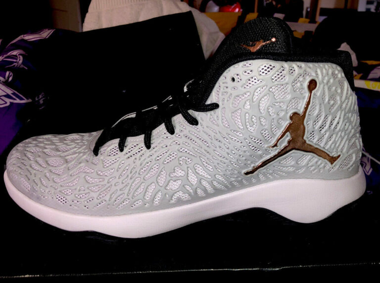 Read more about the article Size 10 – Jordan Ultra.Fly Metallic Copper Coin