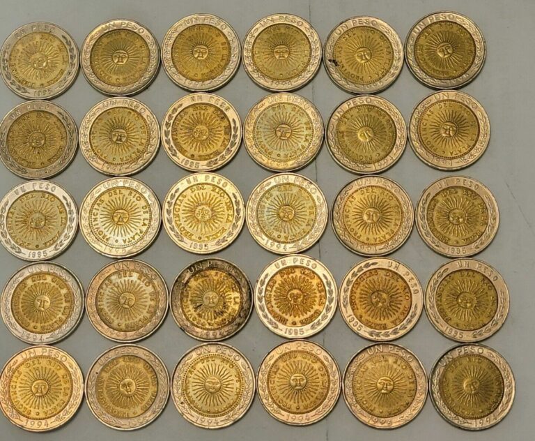 Read more about the article Old Argentina 1994 and 1995 Lot 30 Bimetallic Bi-Metal Peso Sun Coins  #A30L1