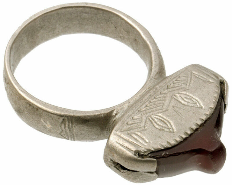 Read more about the article African Coin Silver Tuareg Ring old Ethnic Berber jewelry Niger Mali