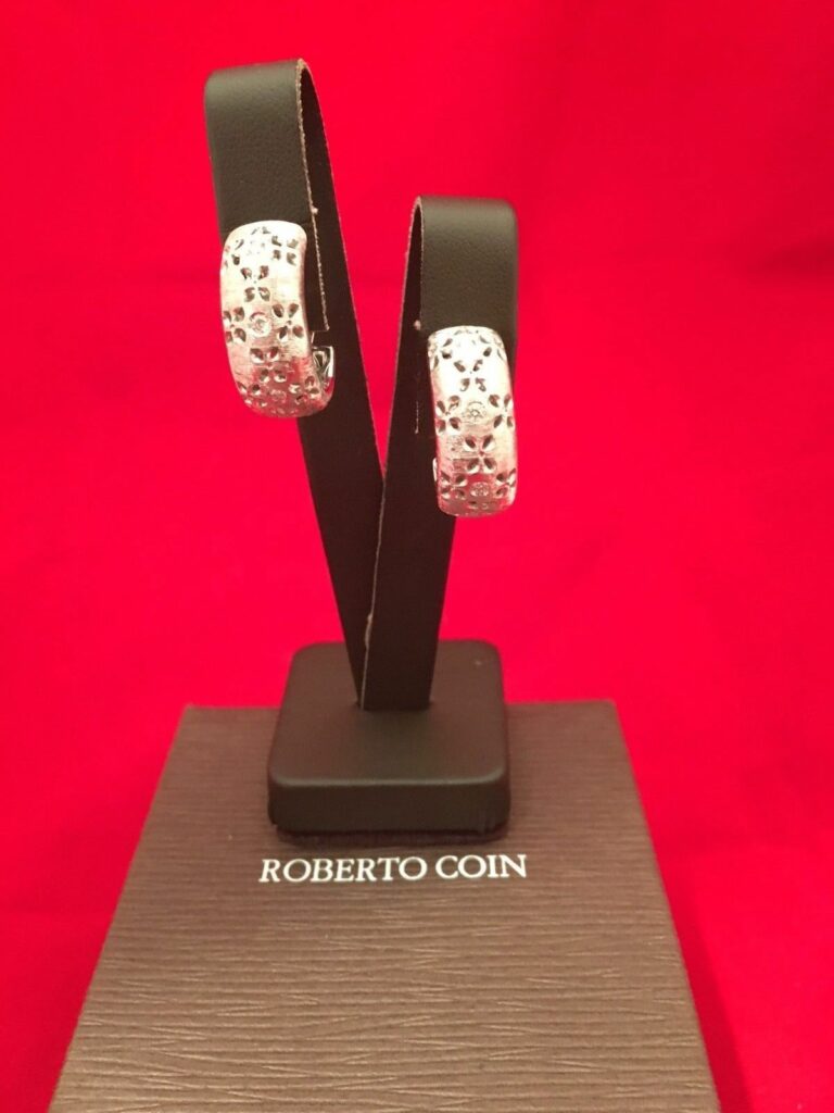 Read more about the article ROBERTO COIN NEW AUTHENTIC 18 KT W GOLD GRENADA DIA  EARRINGS RC 359001AWERSB