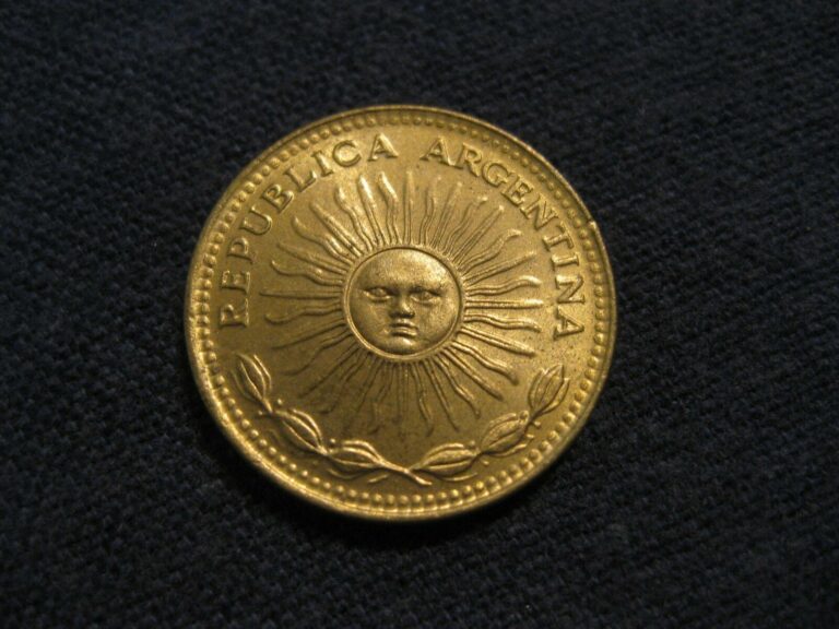 Read more about the article 197_  Argentina One Peso coin  BLAZING SUNFACE   AU/UNC  sweet coins