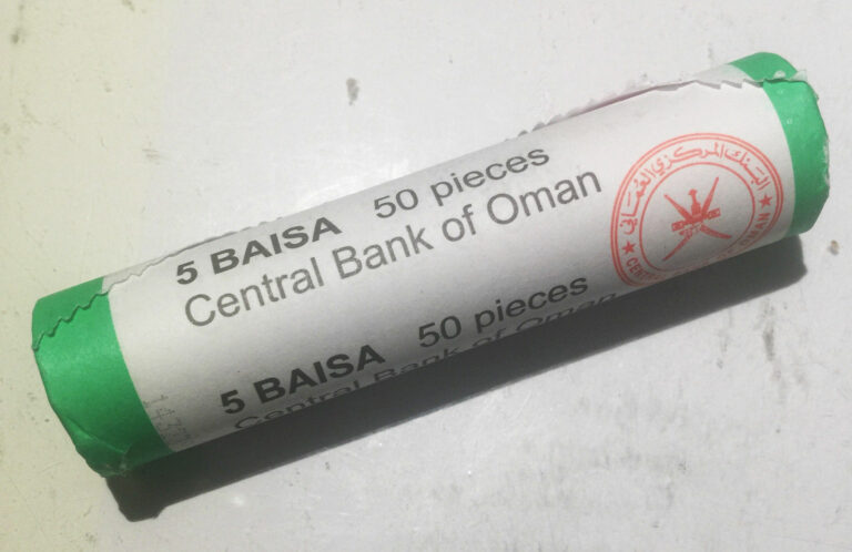 Read more about the article Oman 5 baisa 2015  45th national day orignal roll dealer coins lot UNC 50pcs