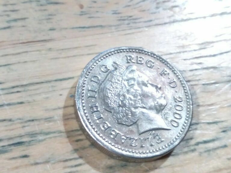 Read more about the article World Coin  United Kingdom  1 Pound  2000  Circulated Condition