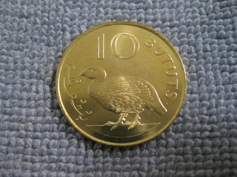 Read more about the article 1998 The Gambia coin 10 Bututs  DOUBLE SPURRED FRANCOLIN  Bird Coin nice