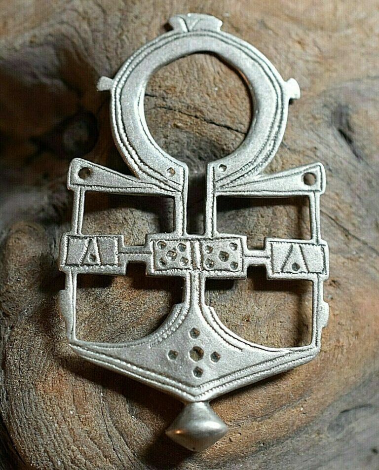 Read more about the article Antique Nomadic Tuareg Tribal Ethnic Silver Cross Amulet Pendant – Niger  Africa