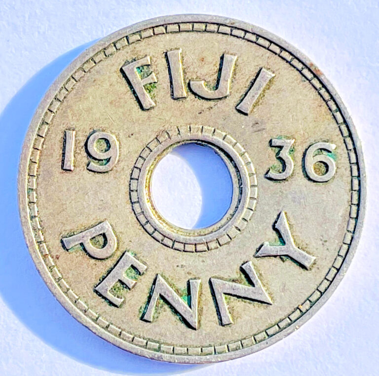 Read more about the article 1936 Fiji Penny Coin Copper-Nickel KM# 6 Old Foreign Collectible Coins with hole