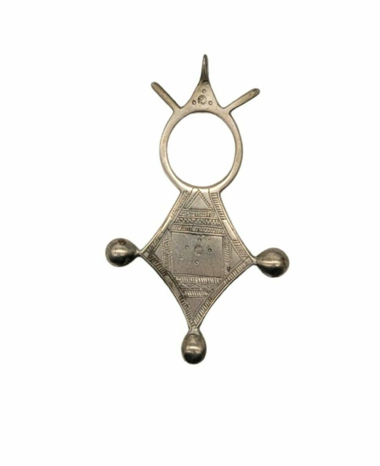 Read more about the article Antique African Tuareg Tribal Traditional Ethnic Silver Cross 3″ Niger Africa