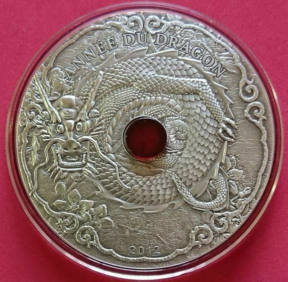 Read more about the article Togo 2012 1500 Francs Year of the Dragon 2 Oz Silver Antique Coin w/Amber