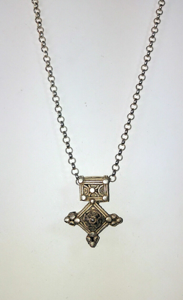 Read more about the article ATQ Mauritania Moroccan Berber Old Silver Cross Pendant and Chain UKRAINE