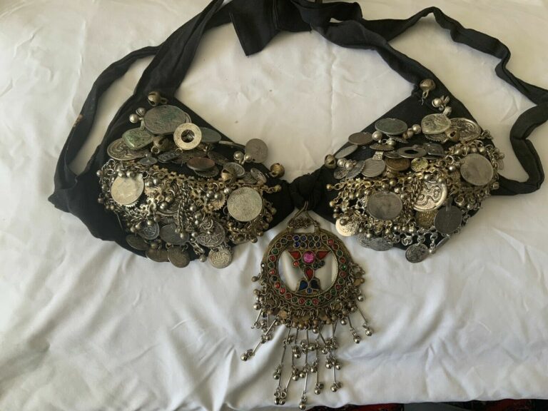 Read more about the article Vintage Coins Kuchi Beduoin Silver Yemen Belly Dance Jingle Bra Top