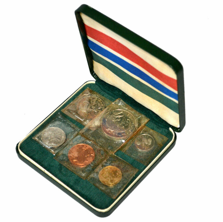 Read more about the article GAMBIA 1966 Proof Set Original case  All 6 coins are still Sealed