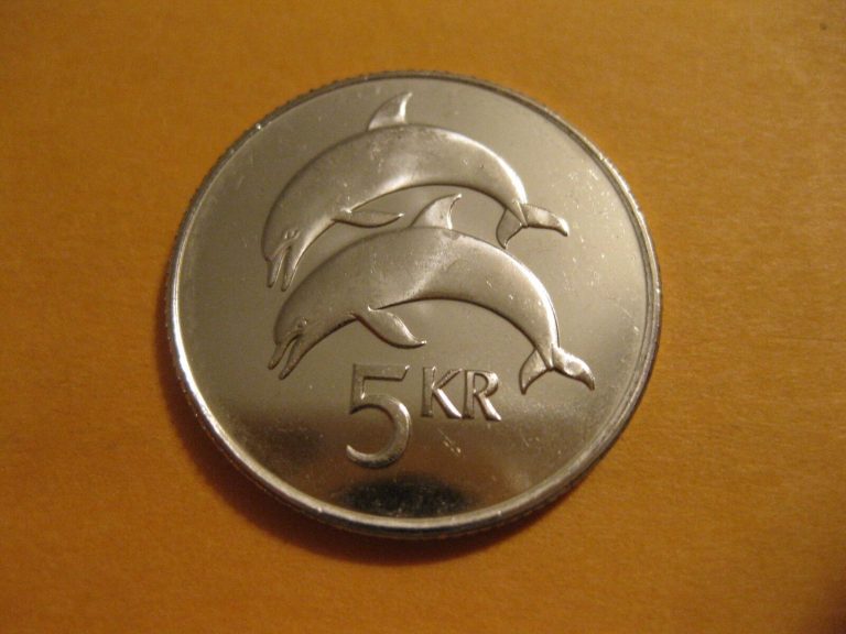 Read more about the article 1996 Iceland Coin 5 Kronur  DOLPHINS  uncirculated beauty  ebayship