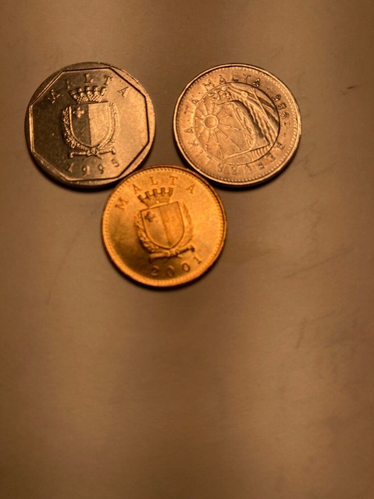 Read more about the article Malta  3 coins 1986  1995  2001 5c x2  1c x1  uncirc.