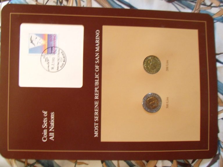 Read more about the article Coin Sets of All Nations San Marino UNC w/card 500 and 200 Lire 1992