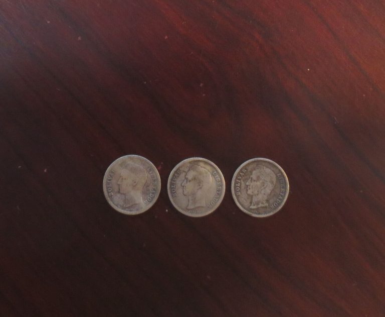 Read more about the article 1935  1936 and 1946 Venezuela 25 Centimos Bolivar Silver. Damaged.