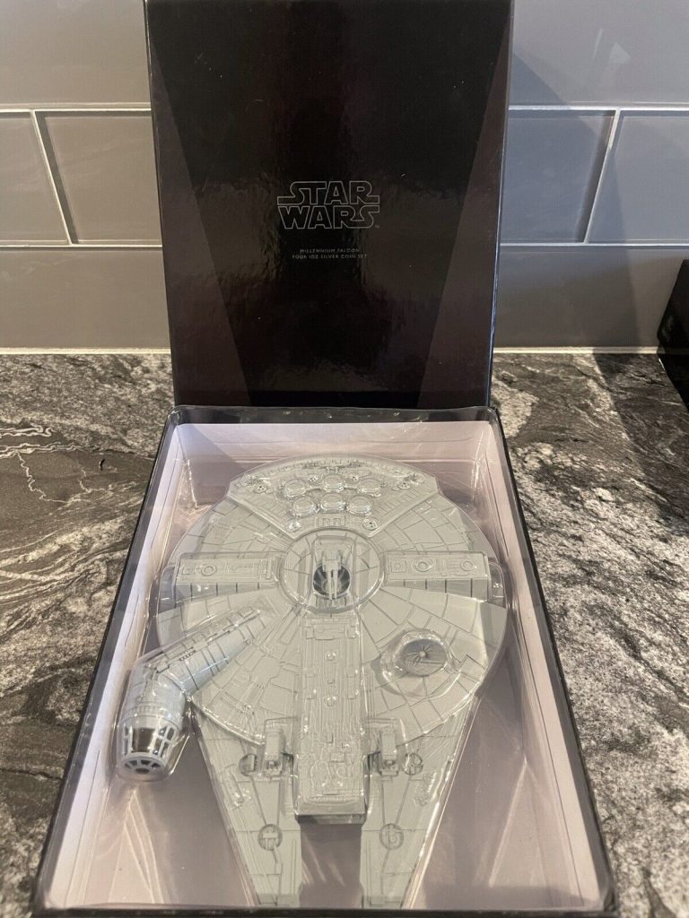 Read more about the article 2011 Niue New Zealand Mint Star Wars Millennium Falcon 4 Coin Set 1oz Silver COA