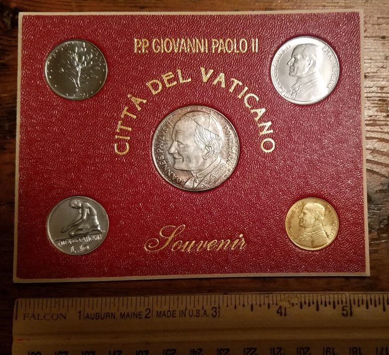 Read more about the article Vatican City Souvenir Pope John Paul II Vintage Lire Coins and Medallion