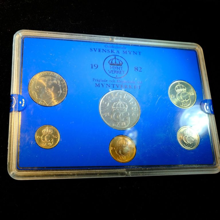 Read more about the article Sweden 1982 – Mint Set  The Swedish Mint  BU Coins