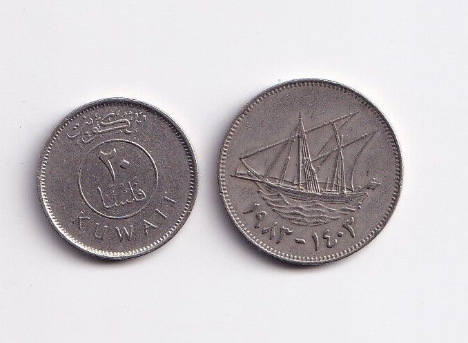 Read more about the article Lot of 2 Kuwait coins  20 and 50 fils  ship