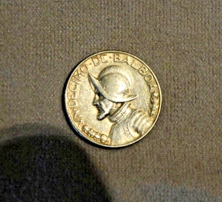 Read more about the article Panama 1931 1/10 Balboa Silver coin  un decimo  dime  XF