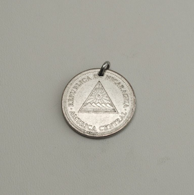 Read more about the article Nicaragua Coin Charm Pendant 2000