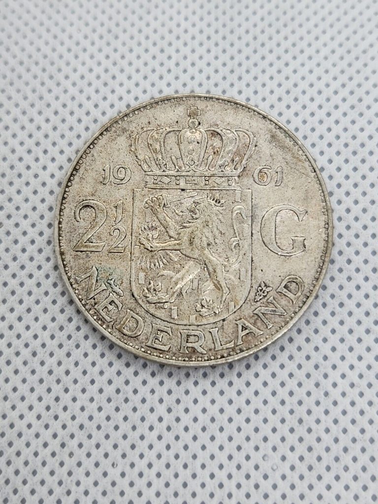 Read more about the article 1961 Netherlands 2 1/2 Gulden .720 Fine Silver World Coin