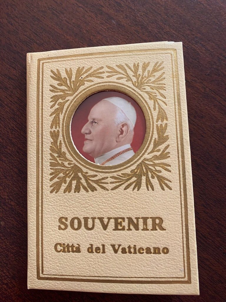 Read more about the article 1957 VATICAN CITY STAMPS AND COINS IN SOUVENIR PACKET…MINT