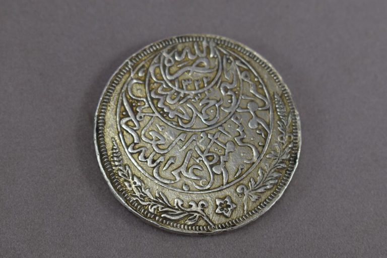 Read more about the article 1344 AH One Riyal Coin Silver Gold Plated Yemen