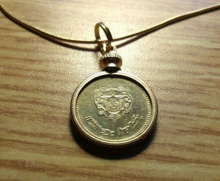 Read more about the article 1987 Moroccan 20 Santime Brass Coin Pendant on a 24″ 18k Gold Filled Snake Chain