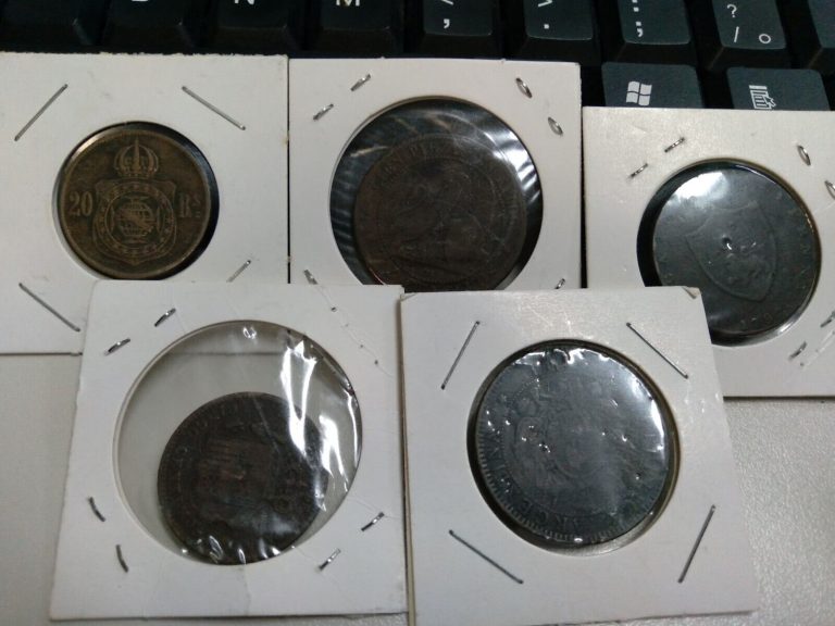 Read more about the article Old Coins foind in River..Brazil Argentina Lancaster etc Very useds.