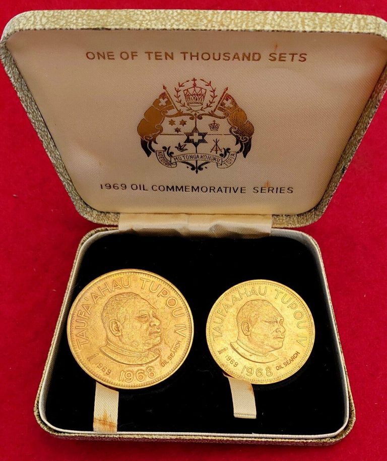 Read more about the article TONGA 1969 OIL COMMEMORATIVE TWO PA’ANGA and PA’ANGA GOLD GILT COINS CASED MED127