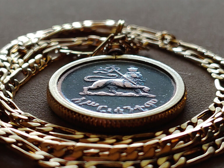 Read more about the article “High Gloss” Rastafarian Lion of Judah Coin Pendant 24″ 18KGF Gold Filled Chain