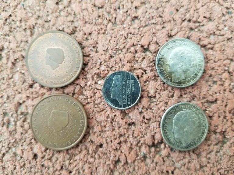Read more about the article Lot of 5 Netherlands / Nederlanden Coins cent – 1944 Wilhelmina x2  1992 Beatrix