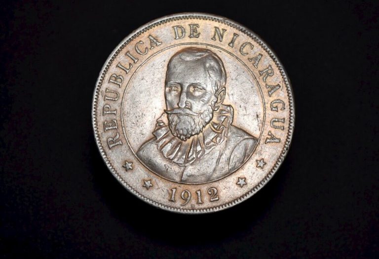 Read more about the article 1912 Nicaragua Silver  1 Un Cordoba  FIRST ONE  VERY SCARE XF+  KM16