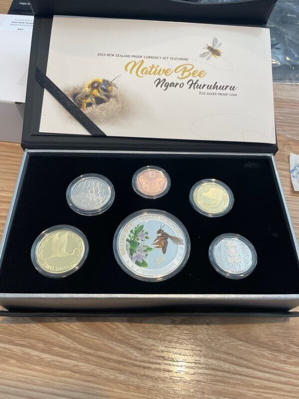 Read more about the article New Zealand -2023- Proof Currency Set- Honey Bee