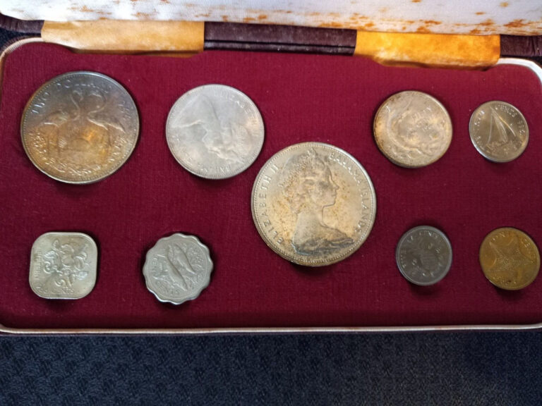 Read more about the article 1966 Bahamas 9 Coin Mint Set Huge Silver Coins In Original Case shipping box