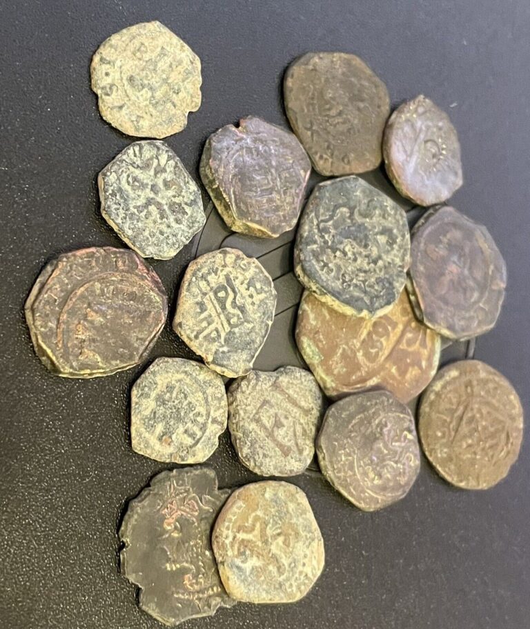 Read more about the article LOT OF 16 Spanish Colonial Era old cob coins Pirate Golden era and medieval era