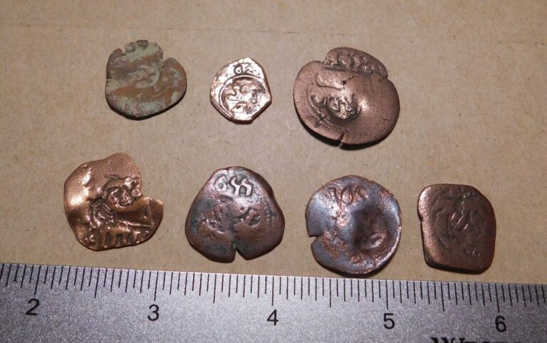 Read more about the article 1600s DATED Spanish coins  treasure of 7 pieces !!