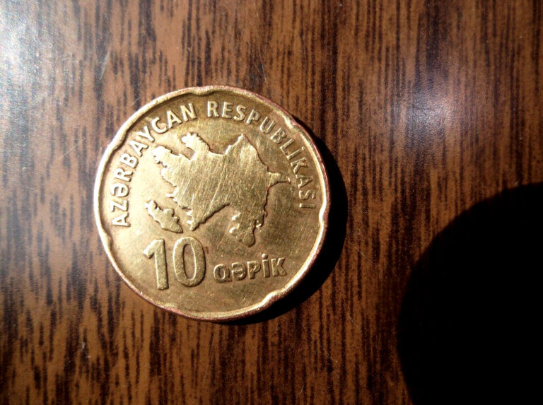 Read more about the article 2006 Azerbaijan 10 Qapik Coin Rare Old Southwestern Asian Coins Money Monedas