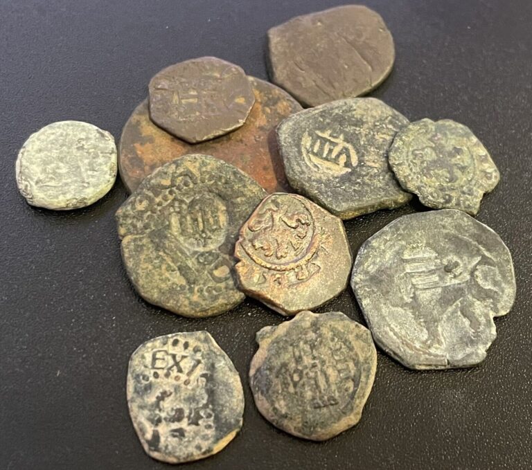Read more about the article LOT OF 11 Spanish Colonial Era old cob coins Pirate Golden era and medieval era