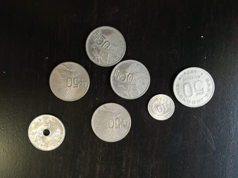 Read more about the article 7 vintage Indonesia Indonesian coins: 1954 5 sen  1971 50 Rupiah