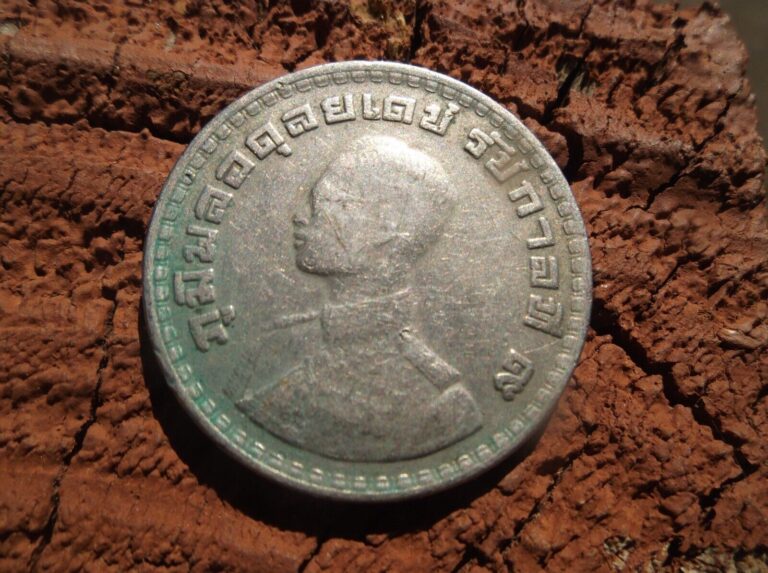 Read more about the article 1962 Thailand 1 Baht Coin Old Collectible Thai Coins Money Monedas Rare World