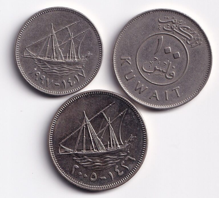 Read more about the article Lot of three Kuwait coins  50 and 100 fils  1990- 2005  sailing boat