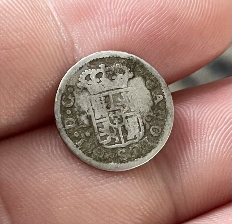 Read more about the article 1762 1/2 Reale Spanish Colonial Silver Pirate Golden Era coin Templar cross