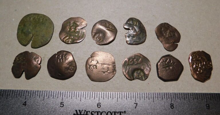 Read more about the article Lot 1600s DATED Spanish  Coins  treasure of 11 pieces !!