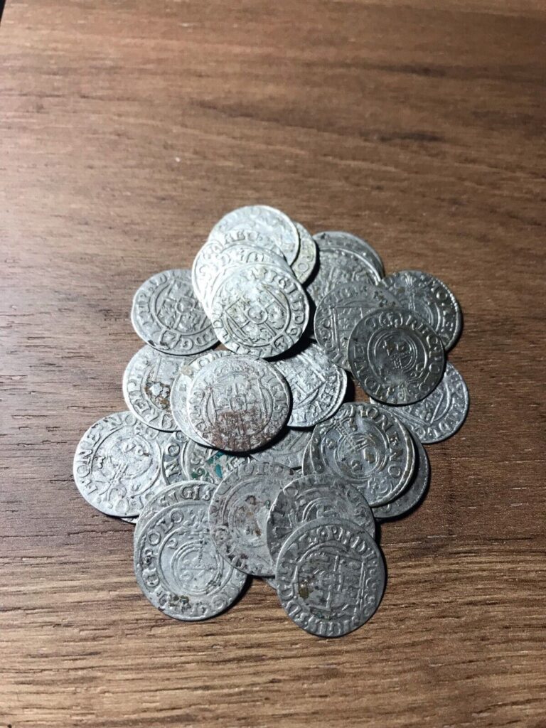 Read more about the article 17th century lot of  silver poltorak coins