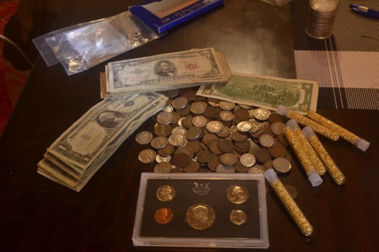 Read more about the article estate sale lot old us coins  100 BU coins gold coin